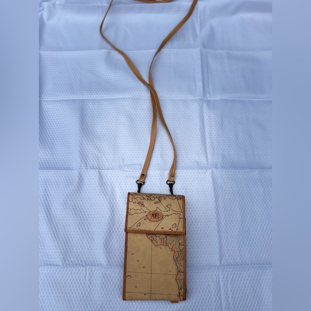 American Eagle Outfitters Tan Crossbody Bag .Leather👖 For women and men..